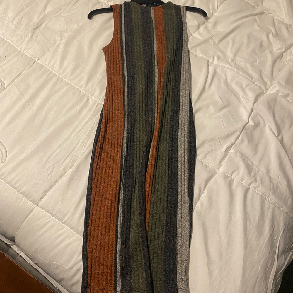 Sz large fitted sleeveless dress